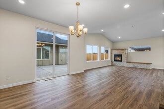 Building Photo - 899 NE Discovery Loop
