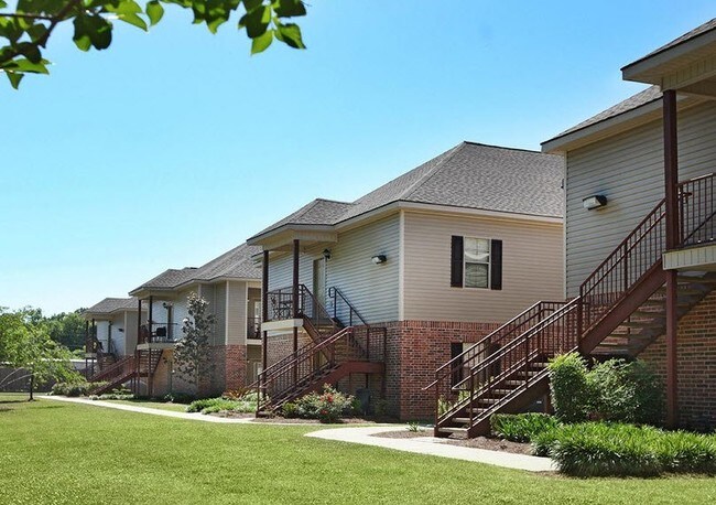 Building Photo - Springtree Apartments