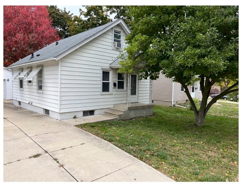 1111 W 11th St, Cedar Falls, IA 50613 House Rental in Cedar Falls, IA
