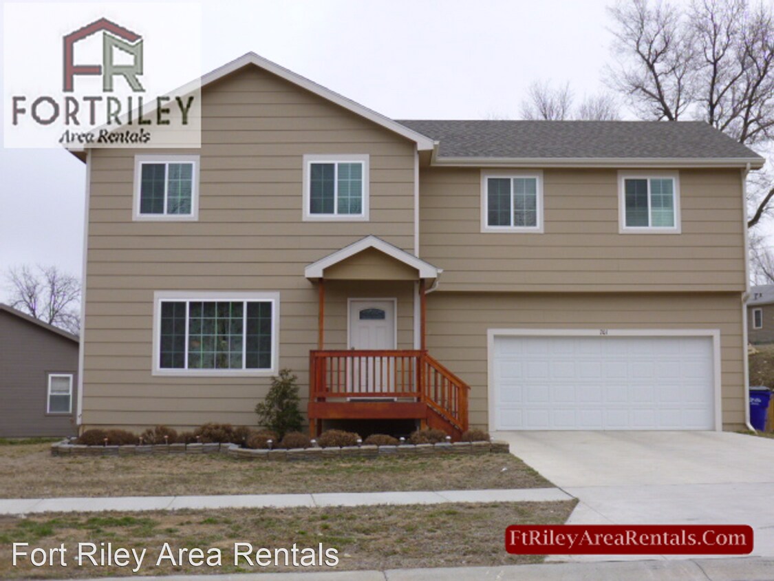 4 br, 3.5 bath House 701 S. Clay St House Rental in Junction City