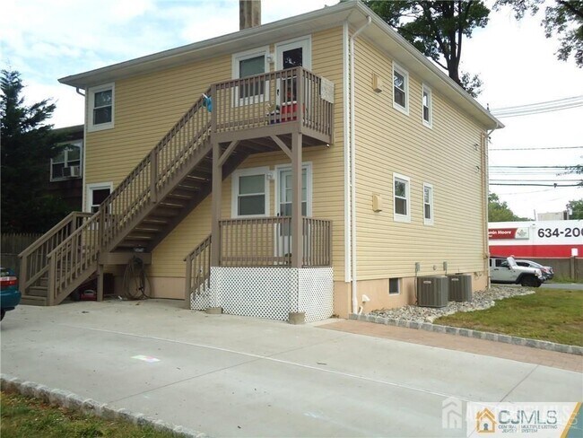 Building Photo - 207 Avenel St
