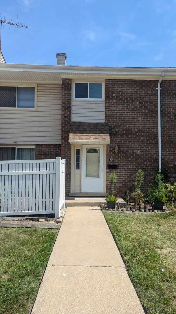 Building Photo - Updated 3 bd 1.5 ba townhome University Park