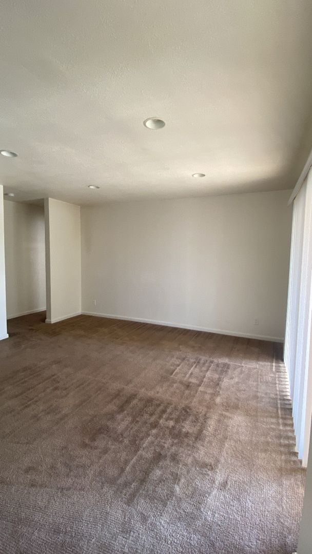 Foto del edificio - East Palmdale Condo/Gated Community w/ Pool and Spa