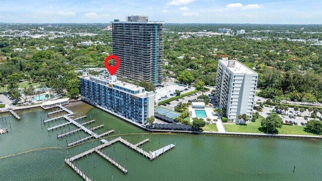 Foto del edificio - 770 NE 69th St