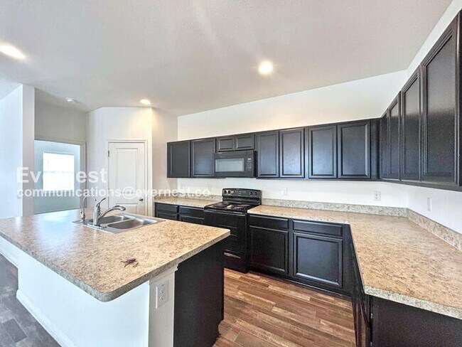 Foto del edificio - 400 Seneca Loop