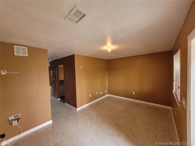 Foto del edificio - 14194 NW 17th Ave