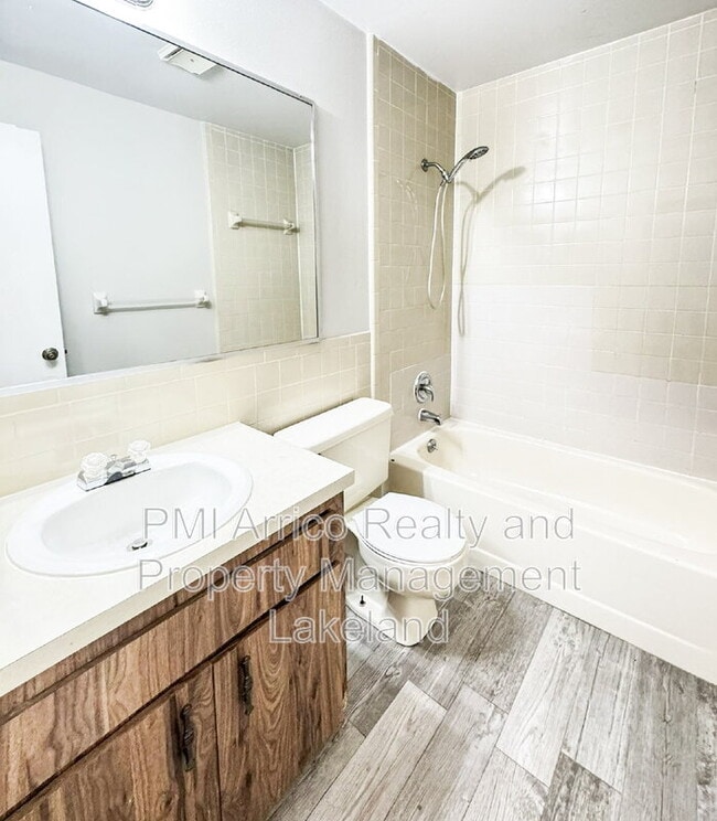 Building Photo - 585 N Scenic Hwy