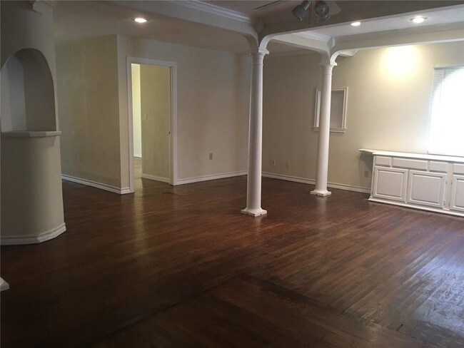 Building Photo - 3216 S University Dr