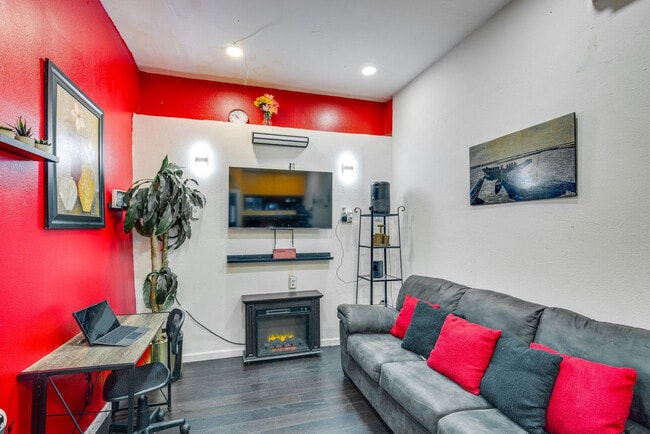 Building Photo - 7244 Piedmont Dr