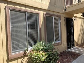Building Photo - 3912 W Meadow Ave