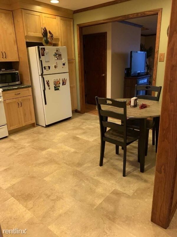 Building Photo - 2 br, 1 bath Condo - 316 Village Ln