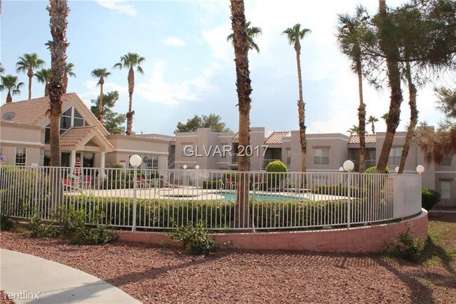 Foto del edificio - 6800 E Lake Mead Blvd