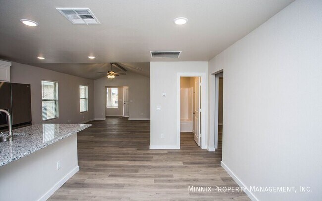 Foto del edificio - 327 E 77th St