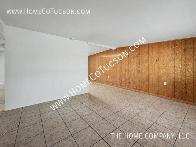 Building Photo - 1430 E Iowa Dr