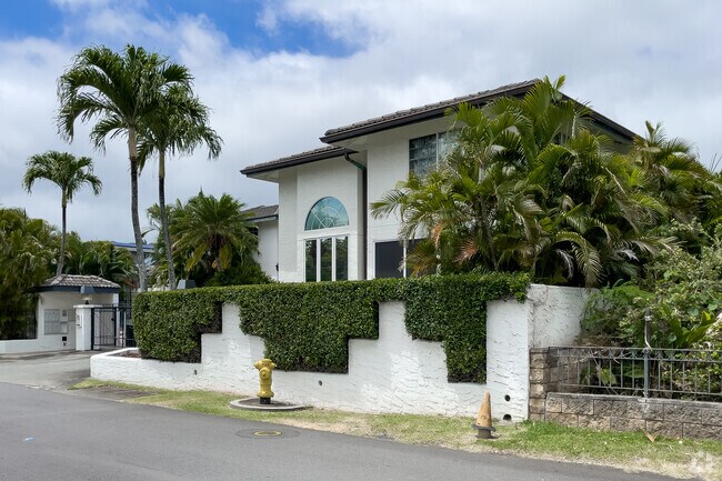 Building Photo - Nuuanu Palms