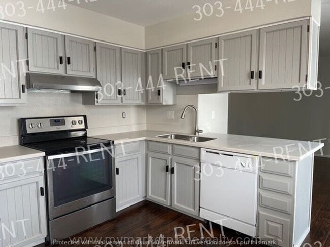 Building Photo - Completely remodeled! Nice 3 bedroom duplex!