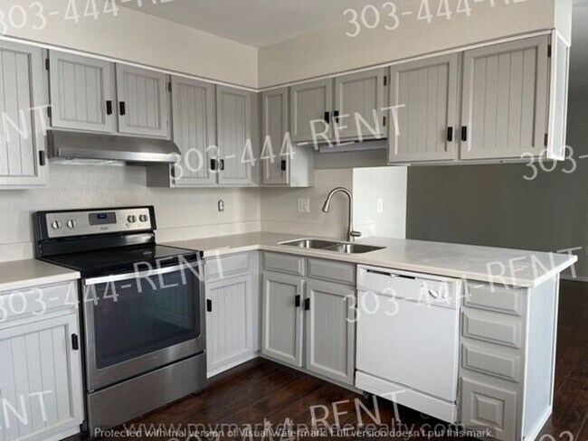 Foto del edificio - Completely remodeled! Nice 3 bedroom duplex!