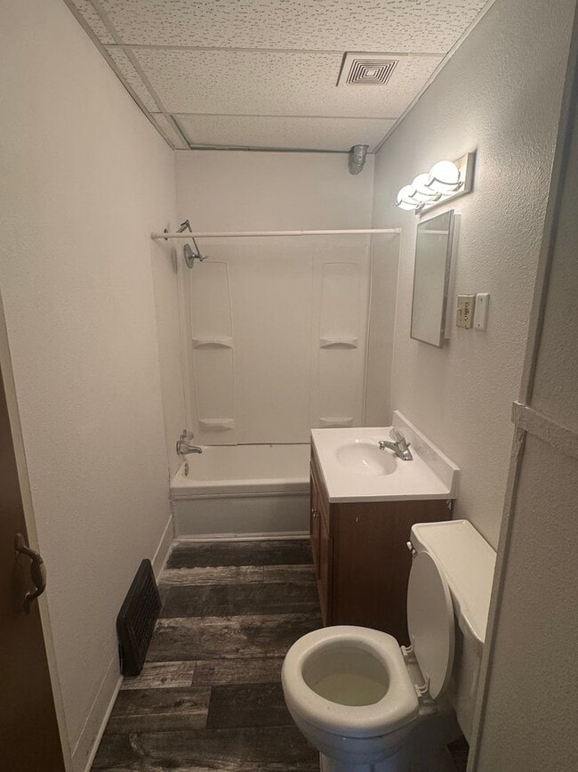 Building Photo - Bluff Street 708-710