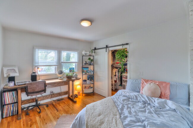 Foto del edificio - 1316 Pennock Ave