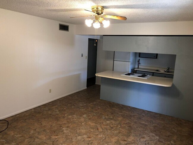 Foto del edificio - Charming 3 Bed 2 Bath home in Tempe with 2 car garage and big backyard