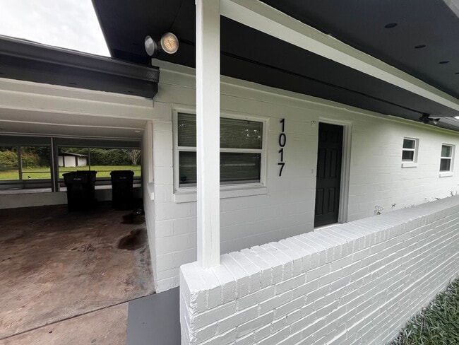 Building Photo - 1017 Hardwick Ave