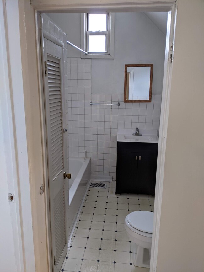 Bathroom (from doorway) - 1427 N Elk Grove Ave
