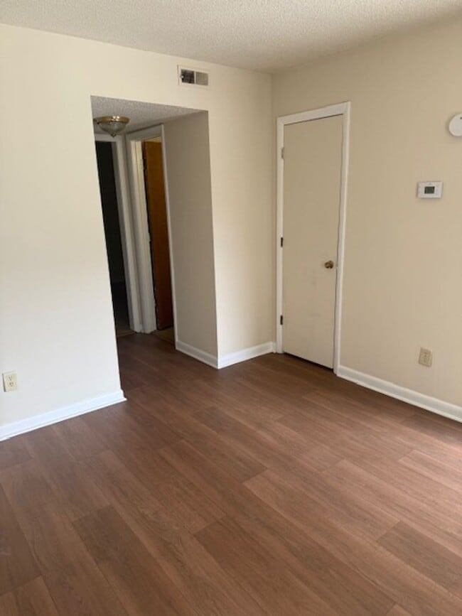 Building Photo - 902 Verdant Dr
