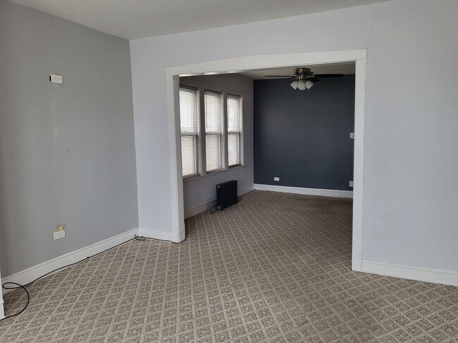 Building Photo - 3828 N Francisco Ave