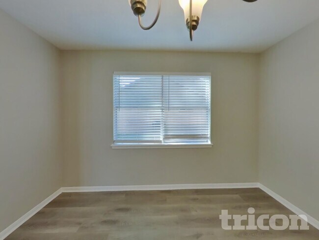 Foto del edificio - 5711 Kiowa Timbers Dr