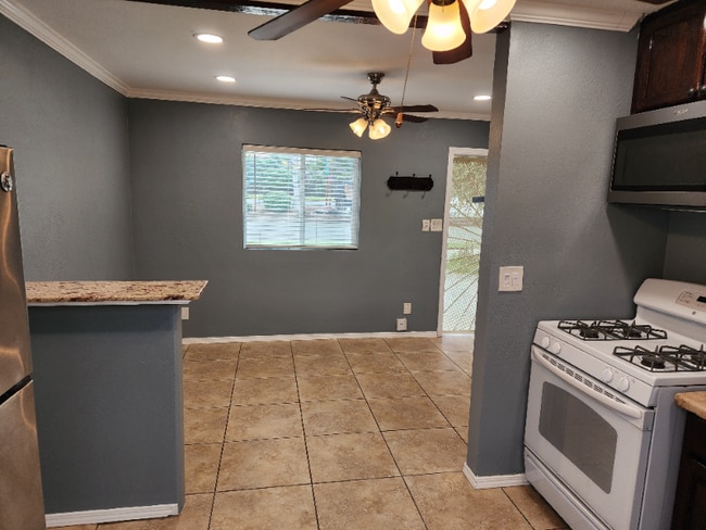 Foto del edificio - 715 S Pine St