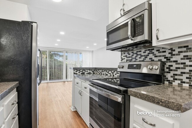 Building Photo - 6542 Ocean Crest Dr