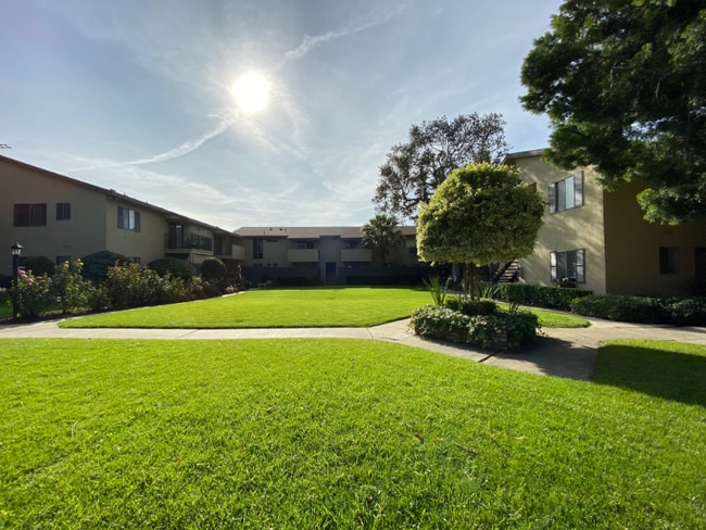 Building Photo - 301 N San Dimas Canyon Rd