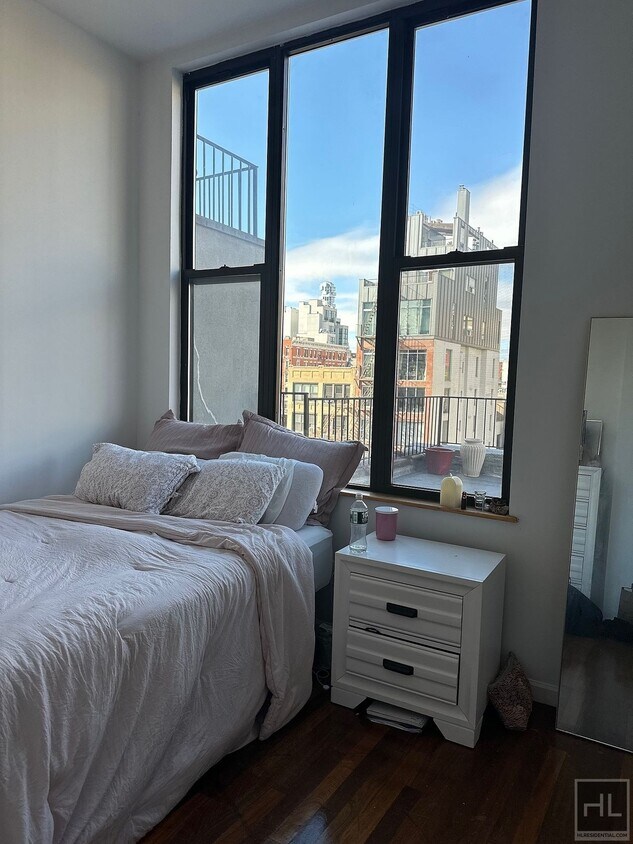 Primary Photo - Roommate Wanted! Queen size Room in 2BR wi...