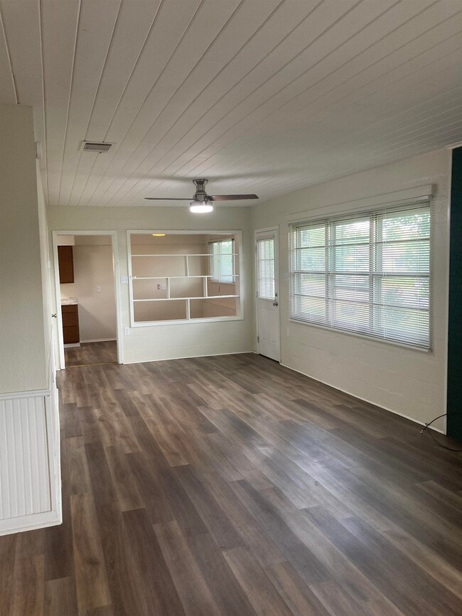 Foto del edificio - 1635 River Oaks Dr