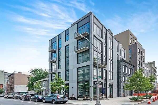 Building Photo - 347 Berry St
