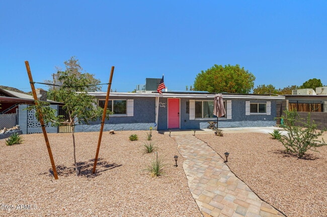 Building Photo - 1120 E Mission Ln