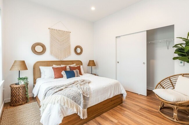 Foto del interior - Atrium - Welcome to South Seattle’s Newest Modern Living Experience — Steps From the Light Rail