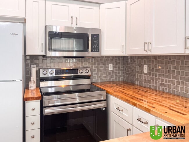 Building Photo - 22855 E Country Vista Dr