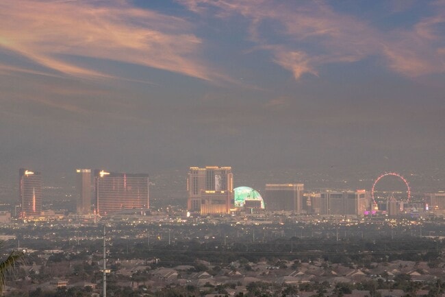 Building Photo - Luxury Dream Home with Unmatched Views and Resort-Style Amenities