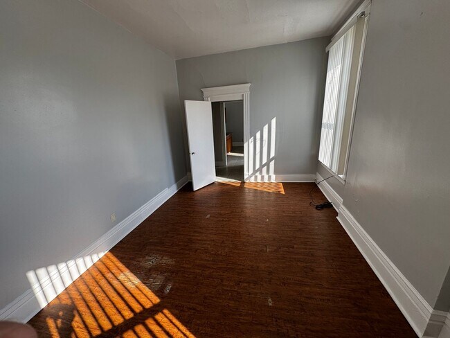 Foto del edificio - Large 2 Bedroom Apartment