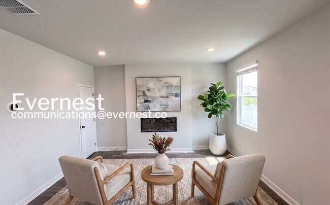 Building Photo - 4 Bed/3 Bath Home with Fenced Yard / Pet-Friendly / Coming Soon!
