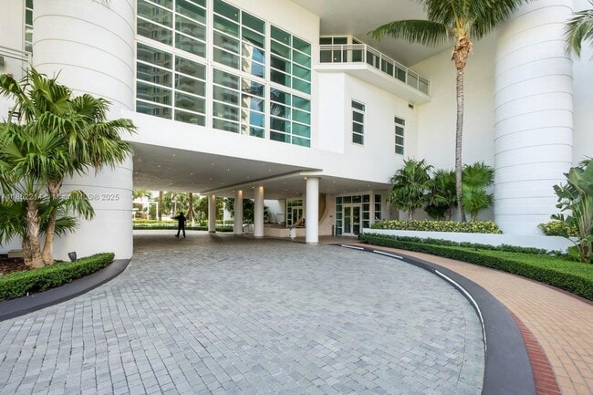 Building Photo - 900 Brickell Key Blvd
