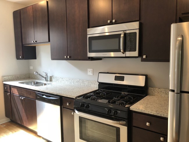 Foto del edificio - 6704 N Artesian Ave