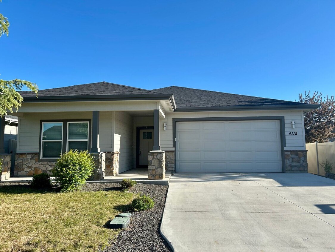 Primary Photo - Beautiful Modern 3 Bedroom 2 Bathroom Home