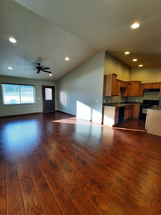 Foto del edificio - 3 BEDROOM | 2 BATH | DOUBLE GARAGE | SUMMERSET