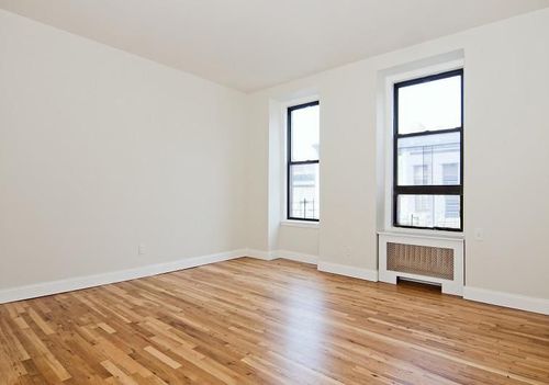 Primary Photo - 227 W 15th St