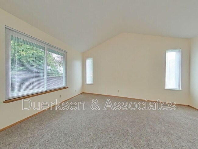 Foto del edificio - 2648 NW Acey Pl