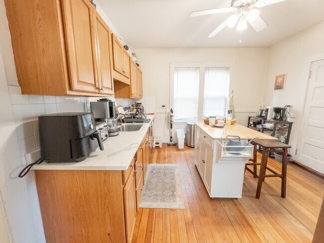 Foto del edificio - 70 Line St