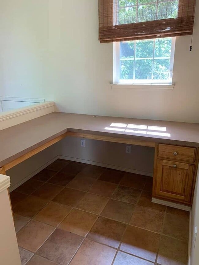 Building Photo - Spectacular 2 BD* 2BA* Townhome Located In...