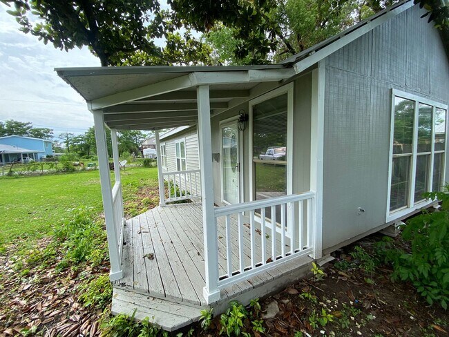 Building Photo - 1115 Texas Orange